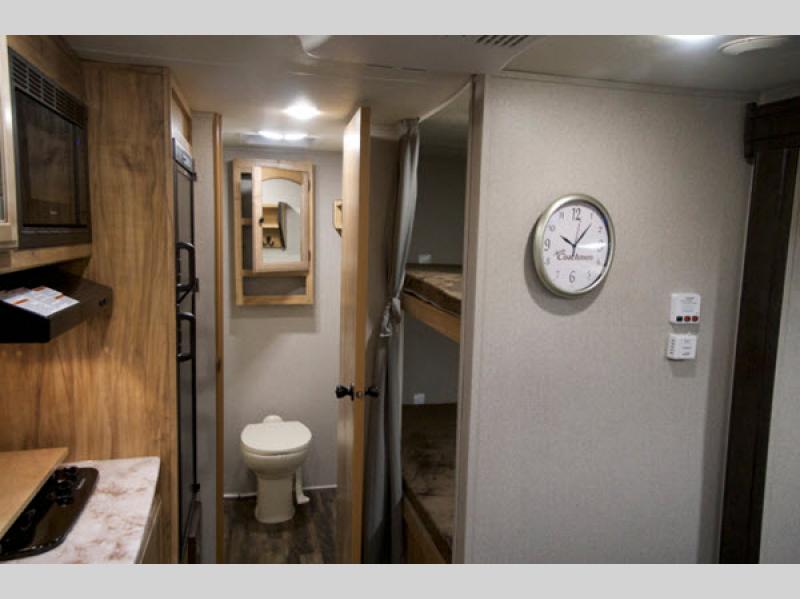 Coachmen Freedom Express Pilot bunkhouse for sale